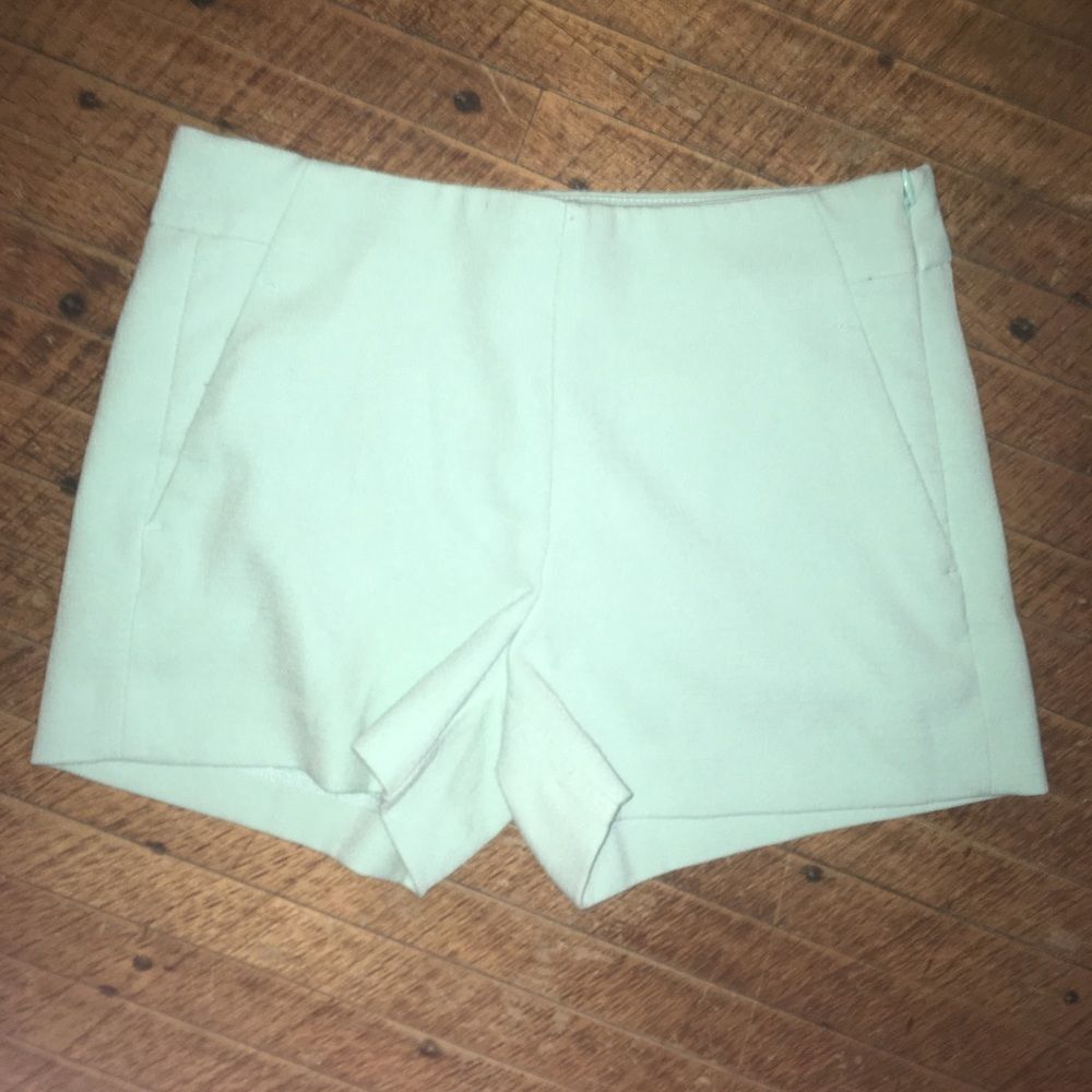 Banana Republic flat front mint green 4R shorts